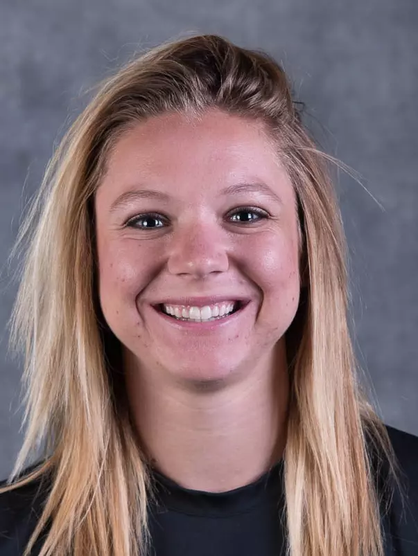 2017 Mia Hummel Headshot