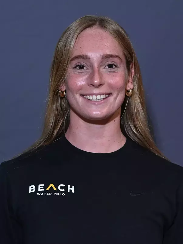 Lucy Miszewski Headshot