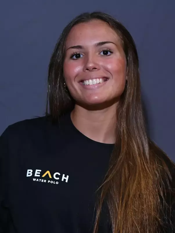 Daniela Quinzada Headshot