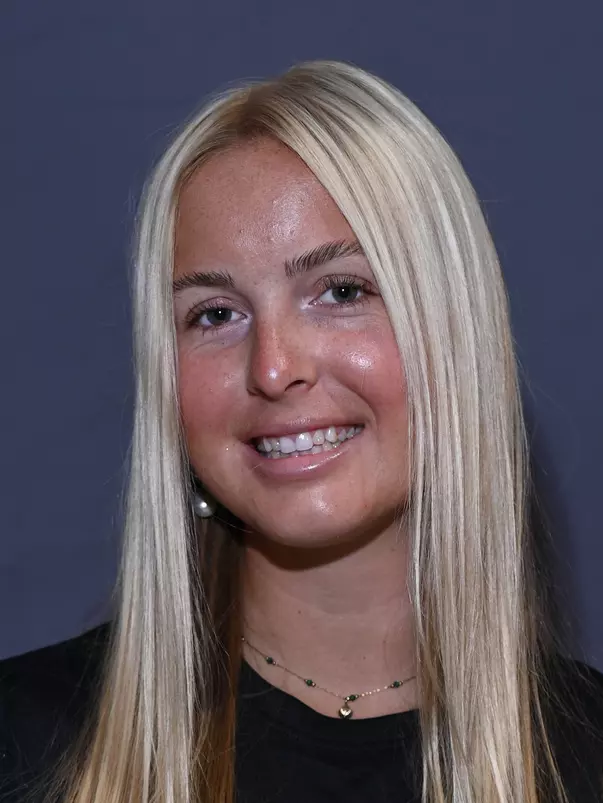 Victoria Henkel Headshot