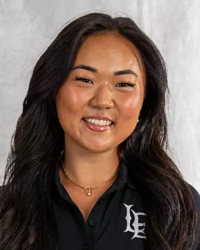 Emma Kang Headshot