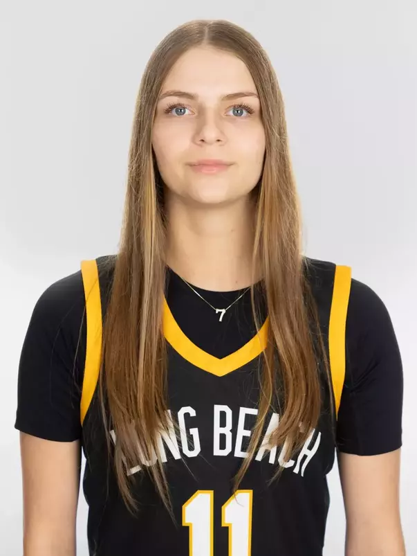 Lara Perian Headshot