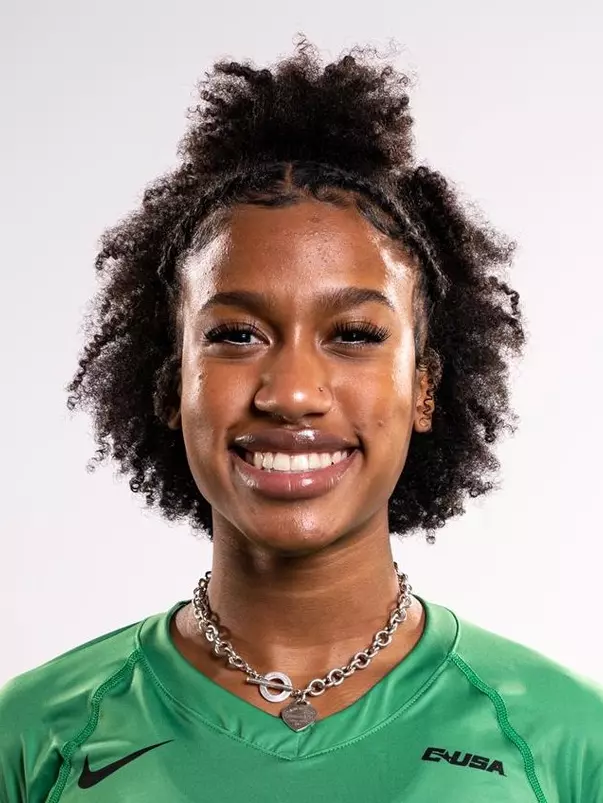 ARYN JOHNSON HEADSHOT