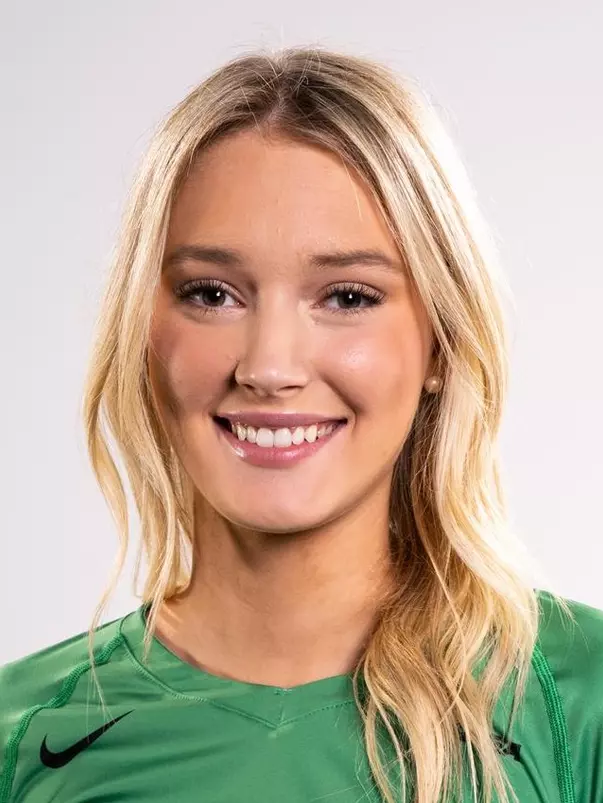 MARIAH HESSELGESSER HEADSHOT