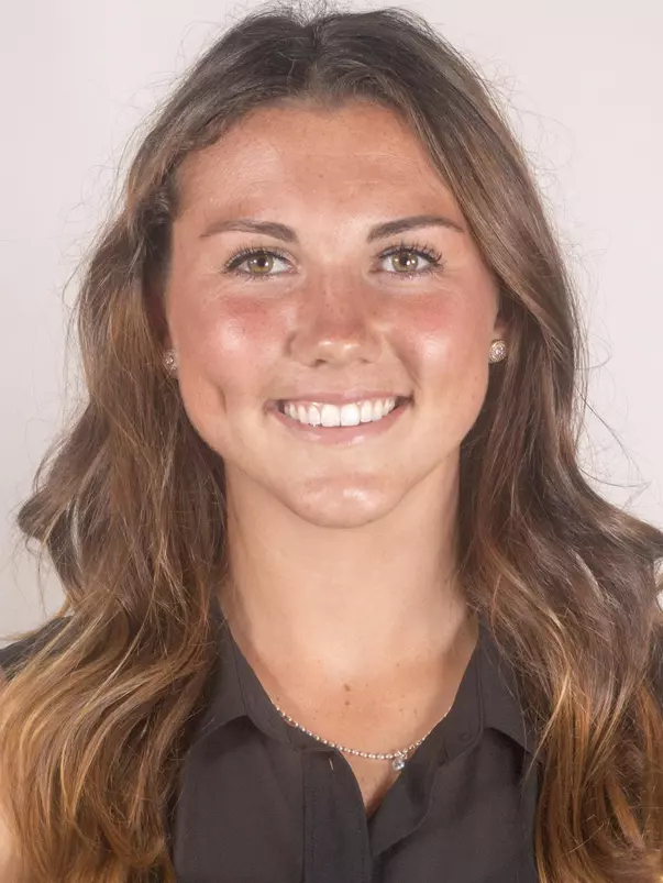 Nicole Waters Headshot