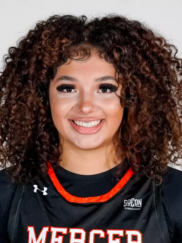 Ariana Dyson headshot