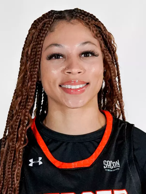 Briana Peguero headshot