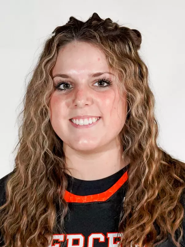 Hanna Knoll headshot