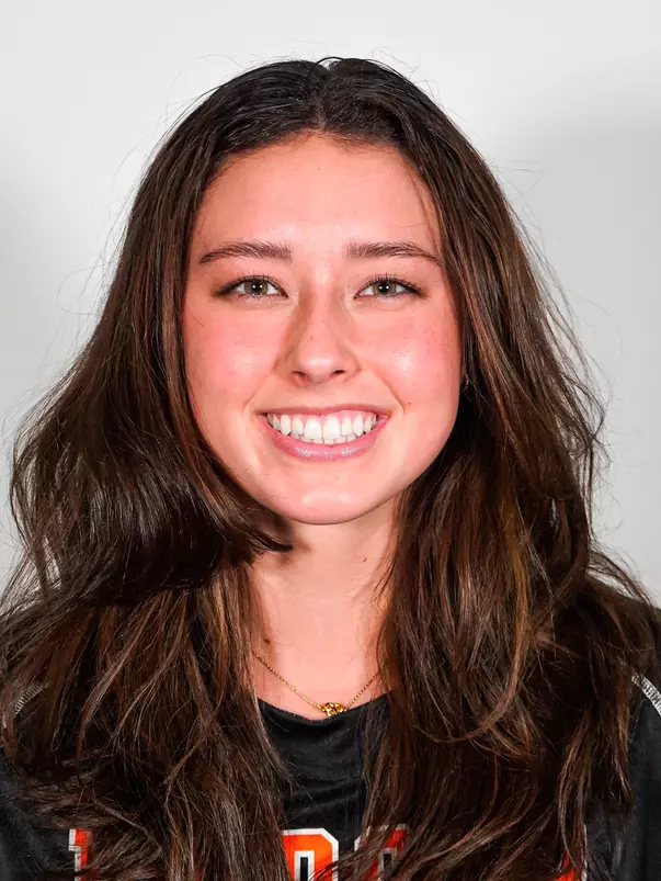 Izzy Parrett headshot