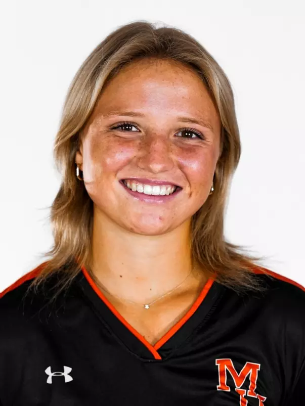 Karlie Dell headshot