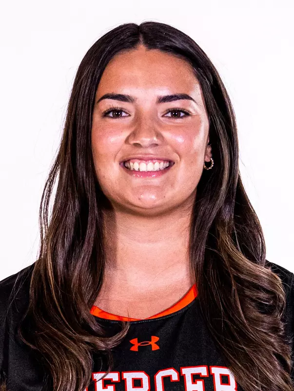 Saara Qureshi headshot