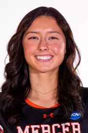 Izzy Parrett headshot
