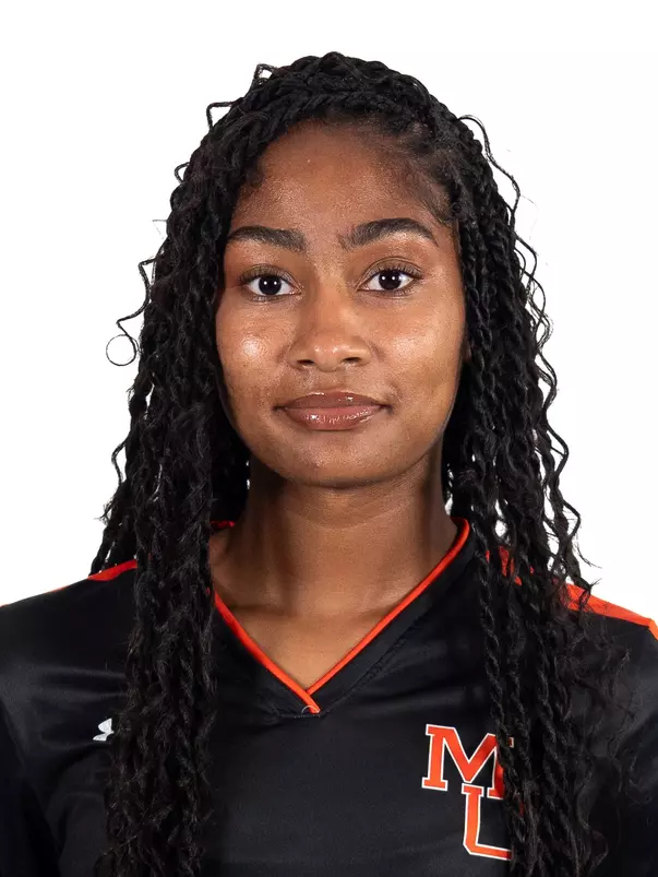 Kelsie Henton headshot