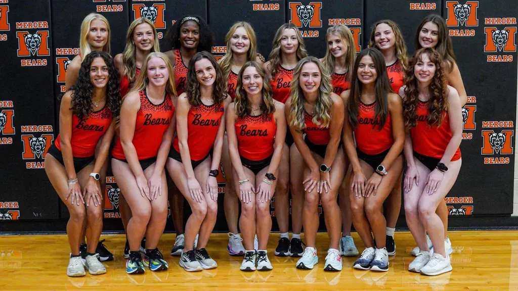 Women's Cross Country Team Photo 2026 + Iris Porter