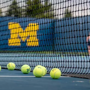 Women's Tennis Net and Balls Generic