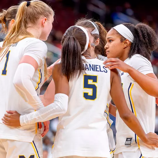 Women's Basketball Huddle