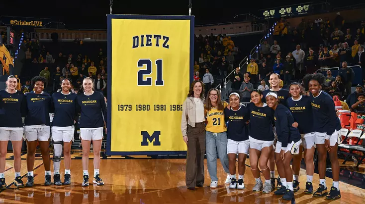 Trailblazer Dietz Has No. 21 Raised to Rafters