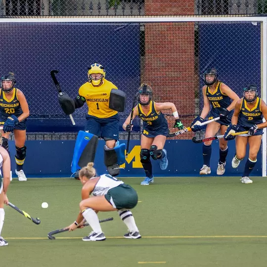 Field Hockey Defends Penalty Corner