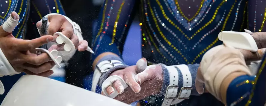 Gymnasts getting chalk on hands