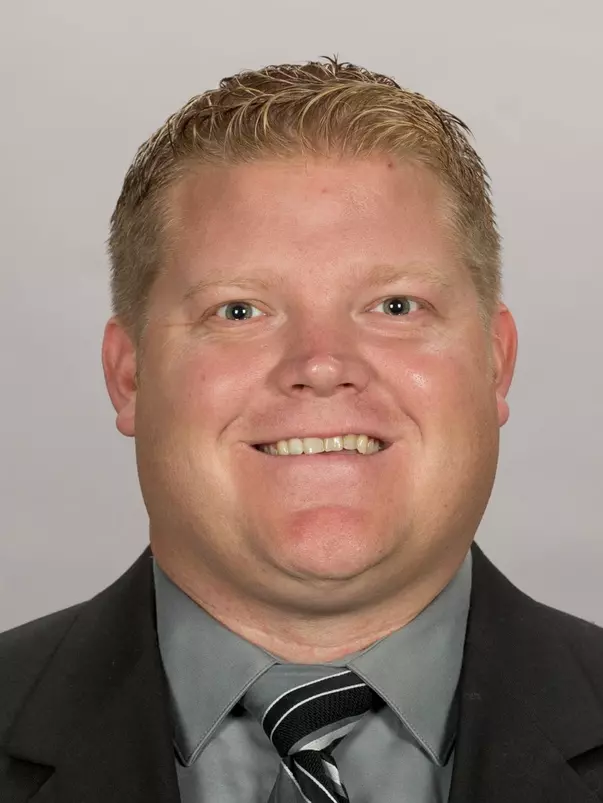 D1317 Track and Field Head Shots Steve Man