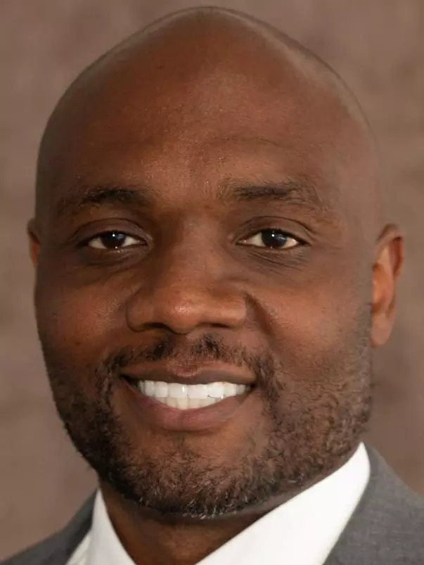 D1319 Mens Basketball Portraits & Groups