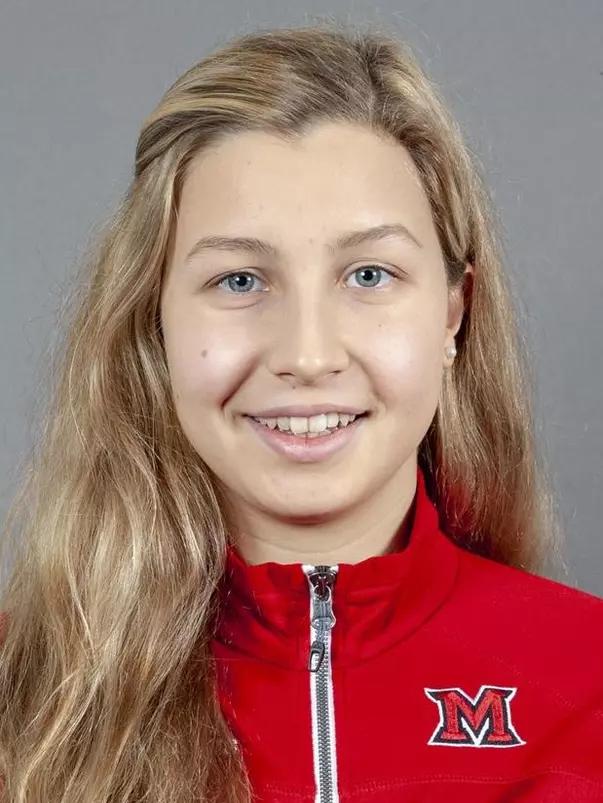 Alexandra Spaczay Headshot