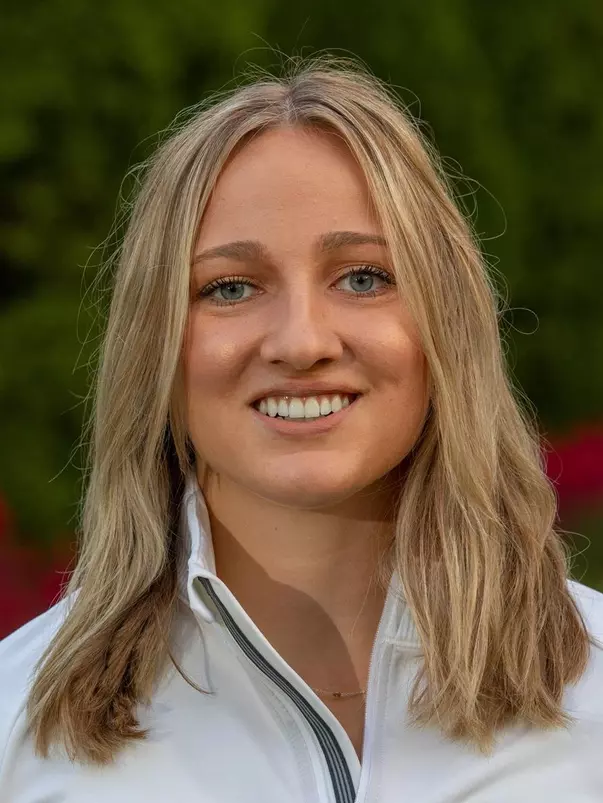 Taylor Rathe Headshot