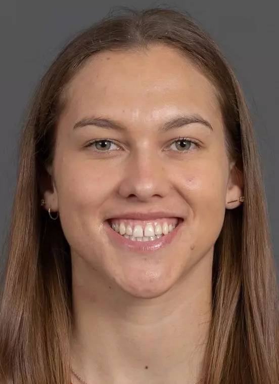 D0623 Womens Basketball Portraits & Social Media