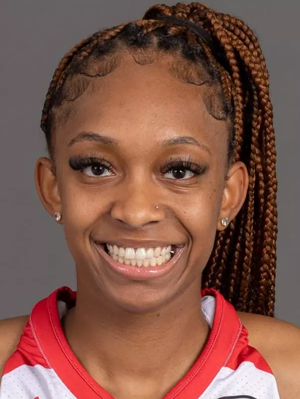 D0623 Womens Basketball Portraits & Social Media
