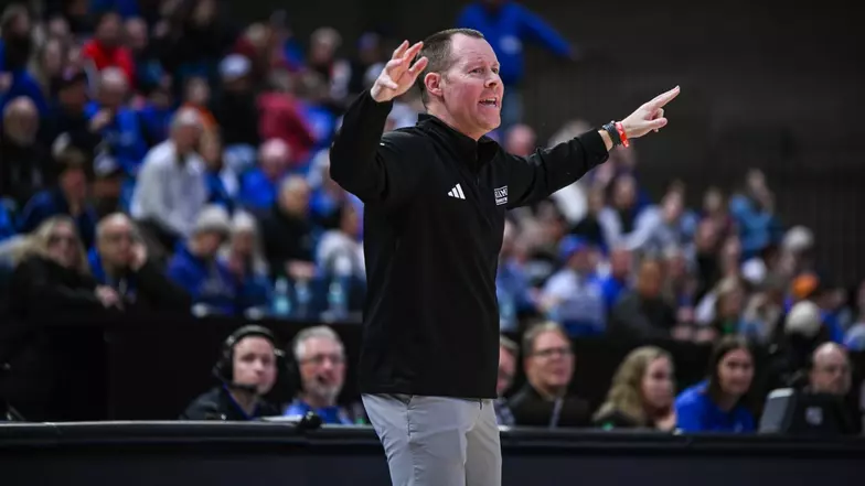 Head Coach Travis Steele