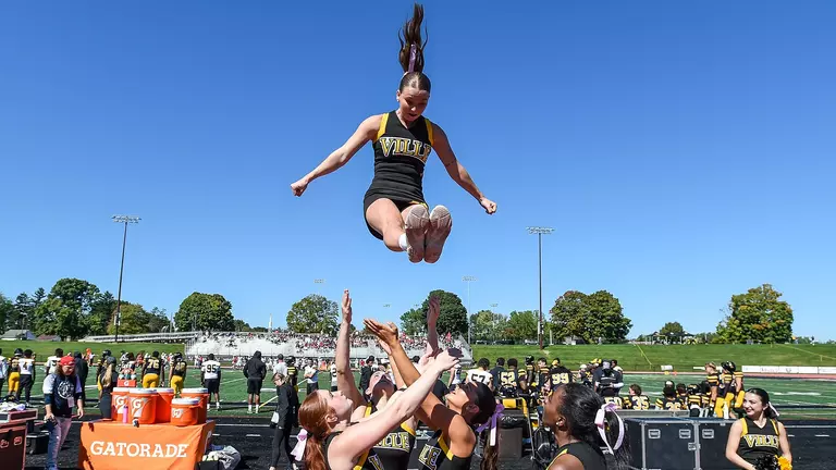 'Ville cheerleading to host college prep clinics