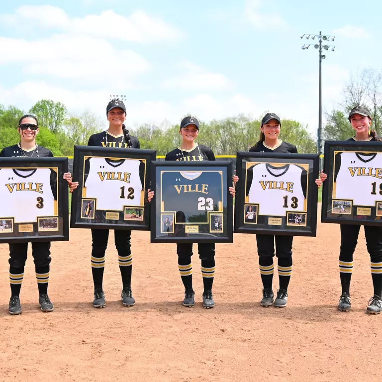 SOFTBALL26 SENIOR DAY