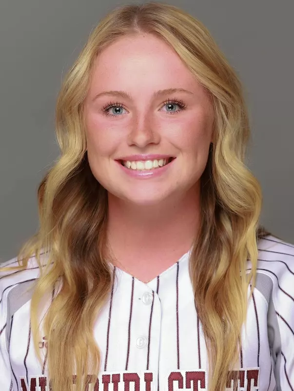 Annie Mueller 2022 Headshot