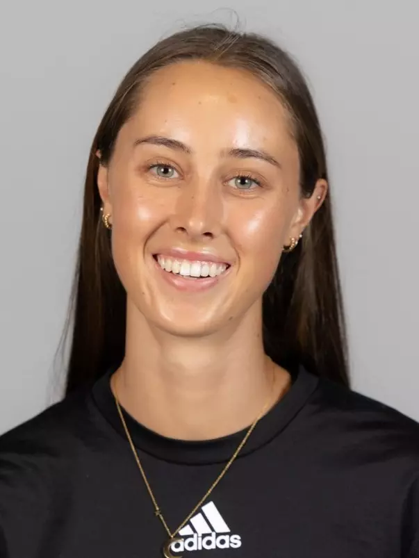Amy Henning Headshot