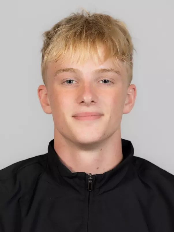 Holesinger Headshot