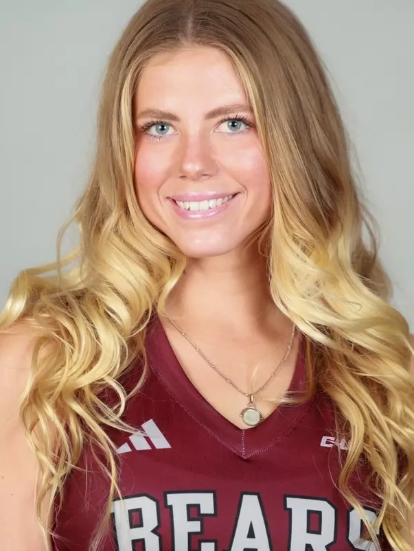 Rebecca Bach headshot