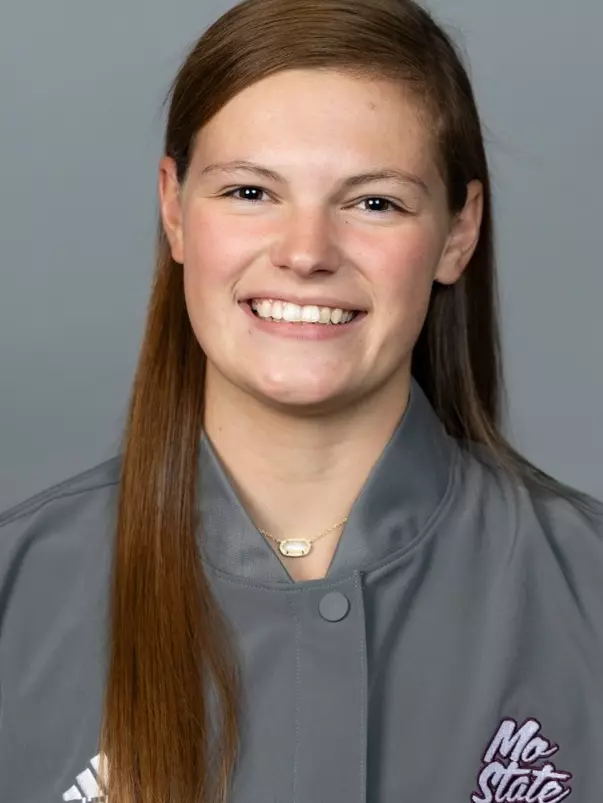 Evie Kolb 2024 headshot