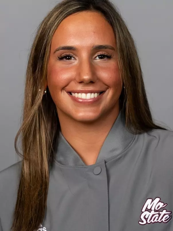 Lindsey Hervey 2024 headshot