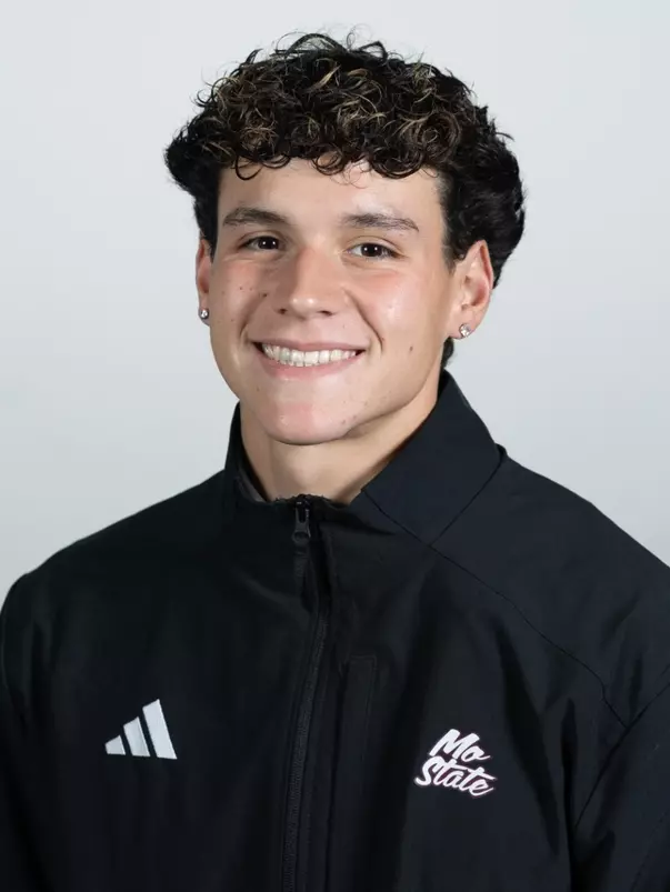 Zach Mendez Headshot