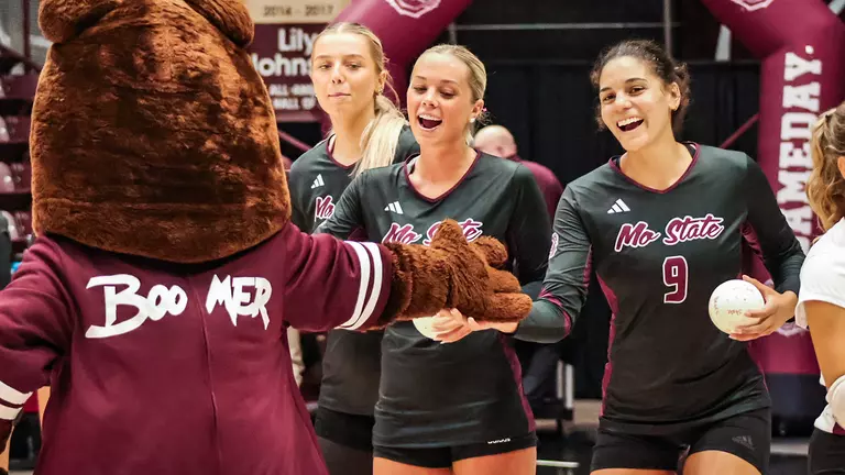 Volleyball team with Boomer