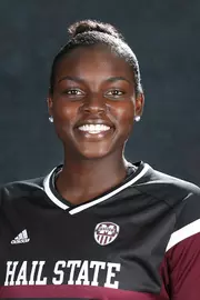 Ari Holmes headshot