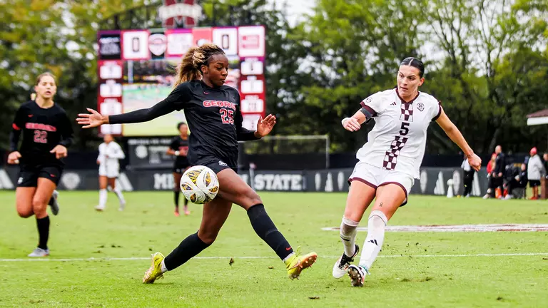 Bulldogs Drop Regular-Season Finale To Georgia