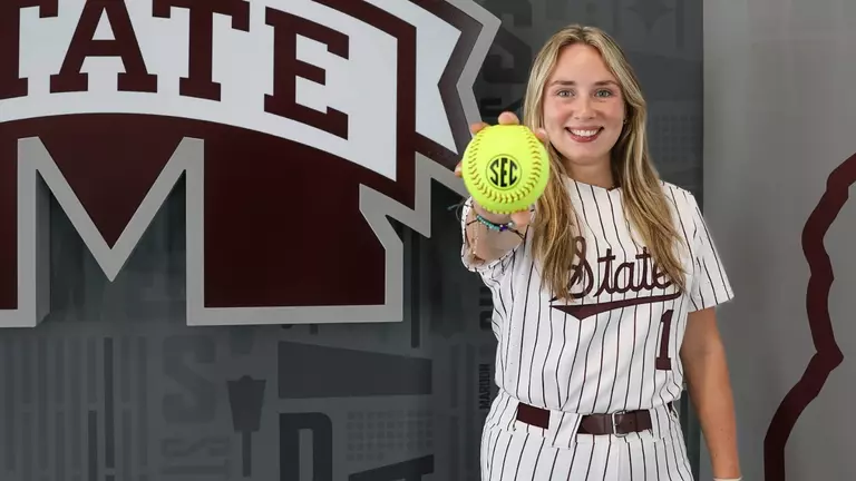 Ricketts Signs MVC Defensive Player Of The Year Carder