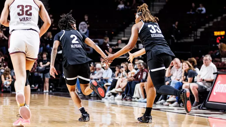 Bulldogs Fall Late To Aggies In Reed Arena