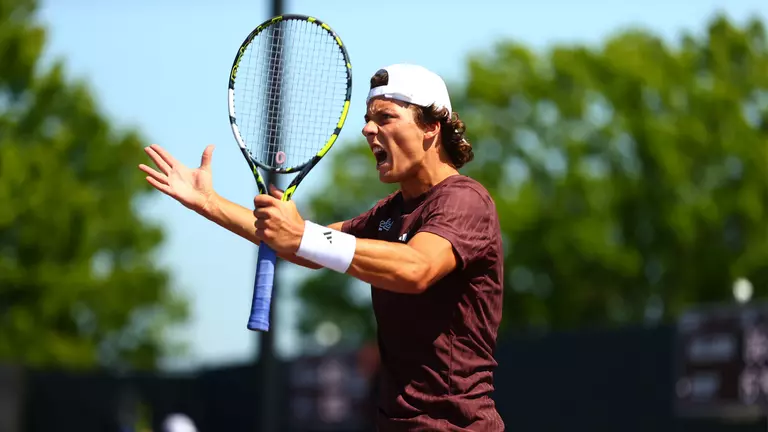 Bulldogs Surge in Singles to Defeat Kentucky 4-1