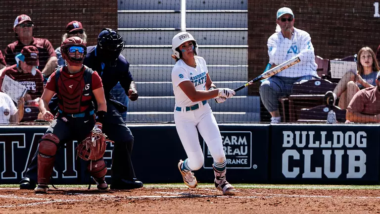 Bulldogs Drop Middle Game To No. 8 Arkansas