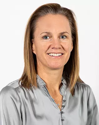 WBB_2021_HEAD_COACH_TRICIA_BINFORD_HEAD_SHOT_WEB