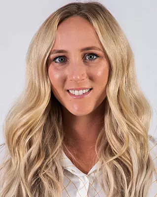 VB_2021_Carly_Thomas_HeadShot_WEB