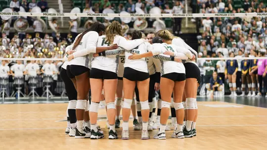 Volleyball Sets Sights on Minnesota