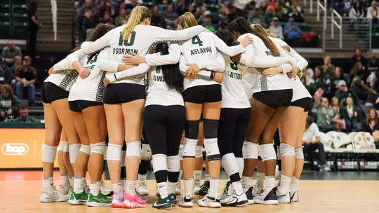 Volleyball Preps for Midweek Tilt at Ohio State